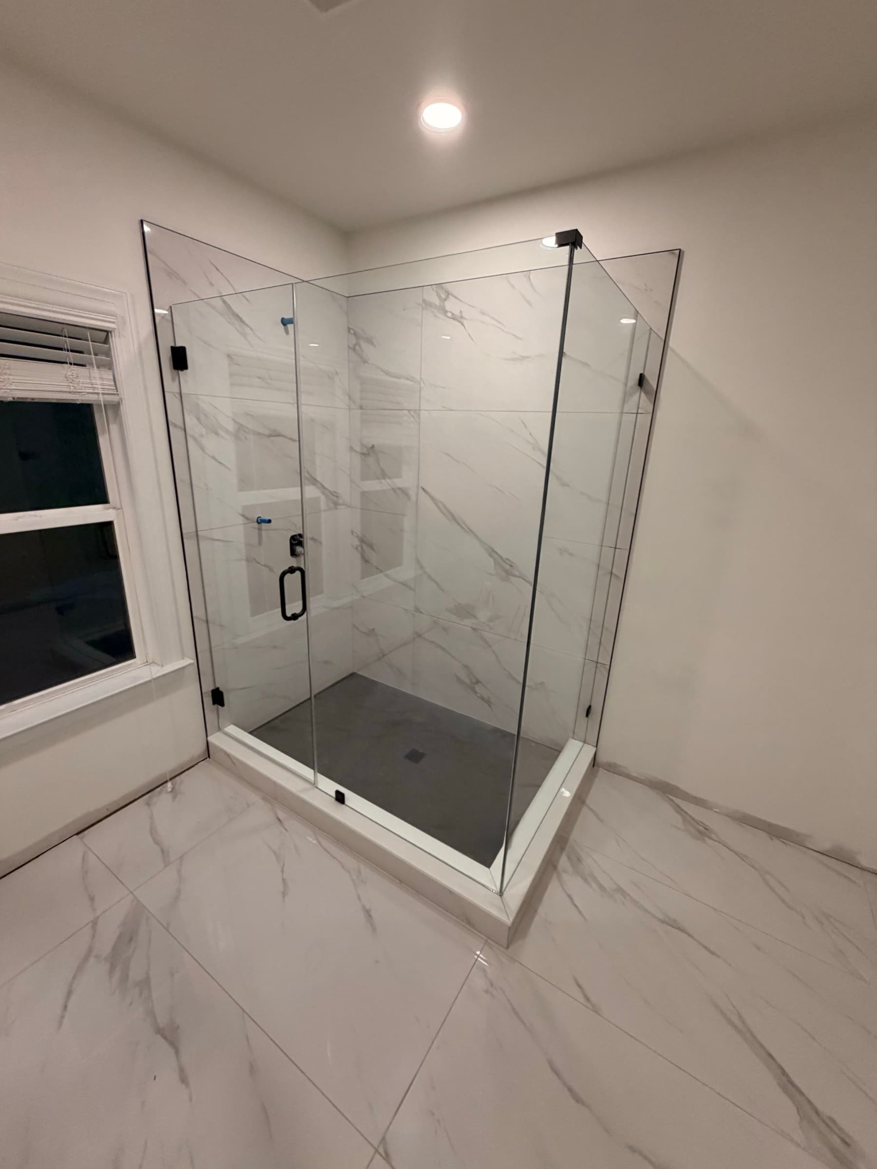 Frameless Black Hardware Shower
